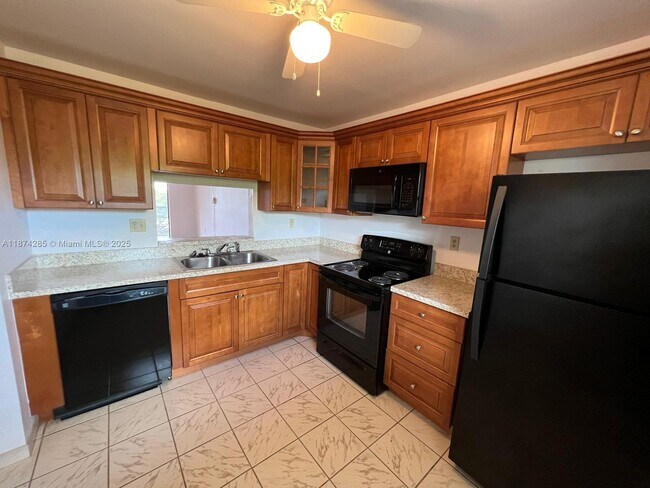 Building Photo - 1800 SW 81st Ave Unit 1400 Rental