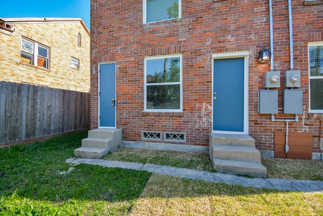 Entrada trasera independiente para cada unidad. - 2916 Arbor St Unidad B