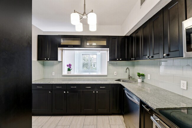 Photo - 724 5th ST NE