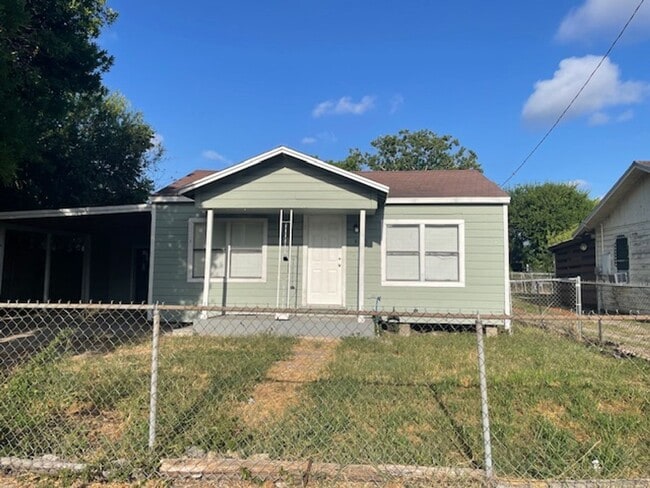 Building Photo - 4613 Yolanda Dr