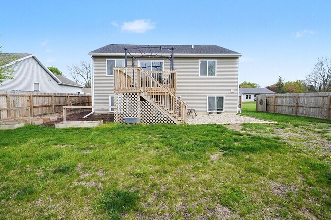 Photo - 202 Creek Pointe Cir