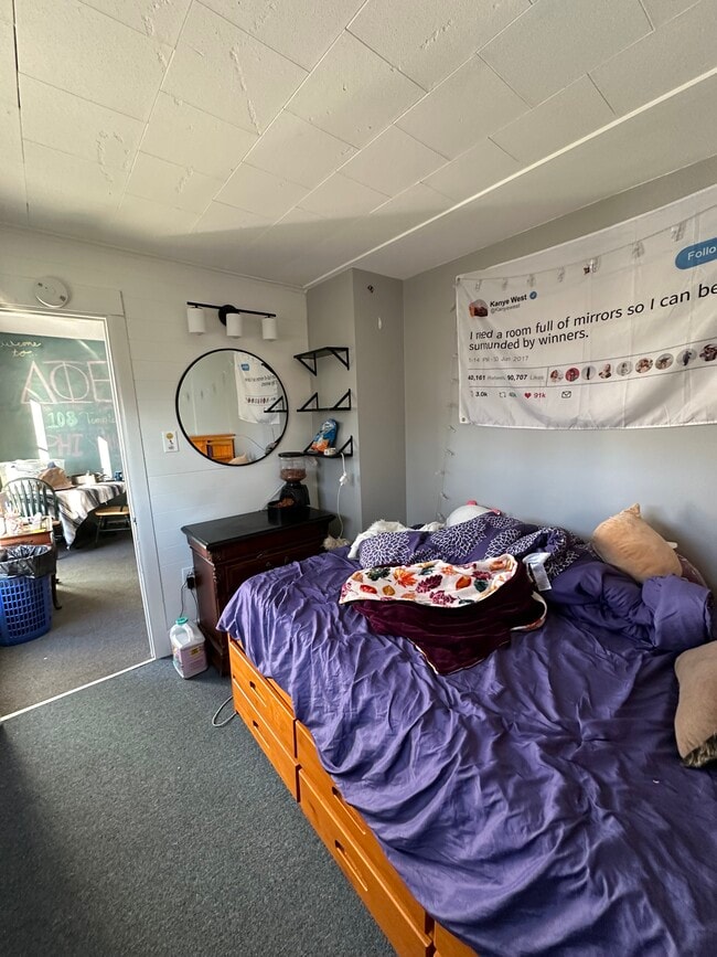 Building Photo - 108 Temple St Unit Lower