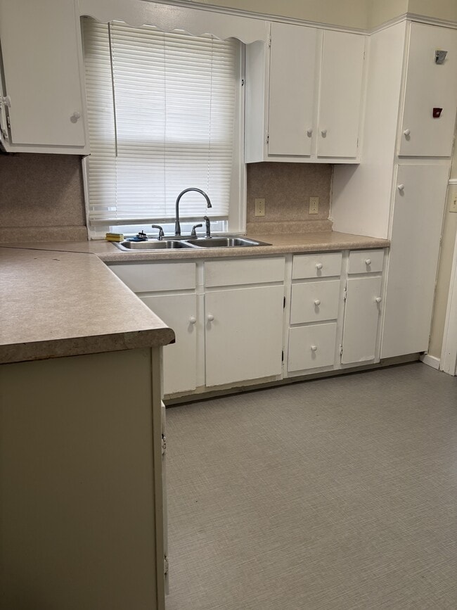 Photo - 146 Exchange St SE