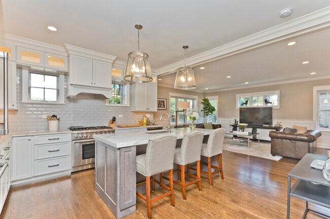 Building Photo - 4753 N Hamilton Ave Unit #  01N