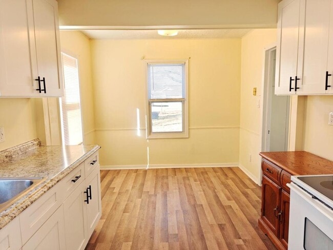 Photo - 36122 Booth St