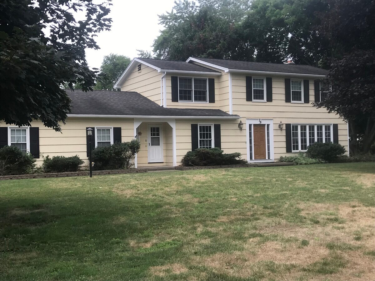 For more pictures, please contact me. - 24 Latchmere Ct House