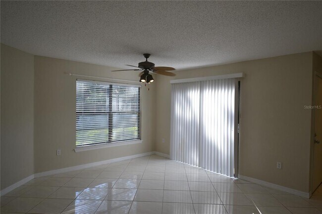 Photo - 605 Lennox Rd W