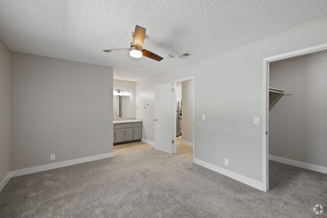 1BR, 1BA - 676 SF - Bedroom