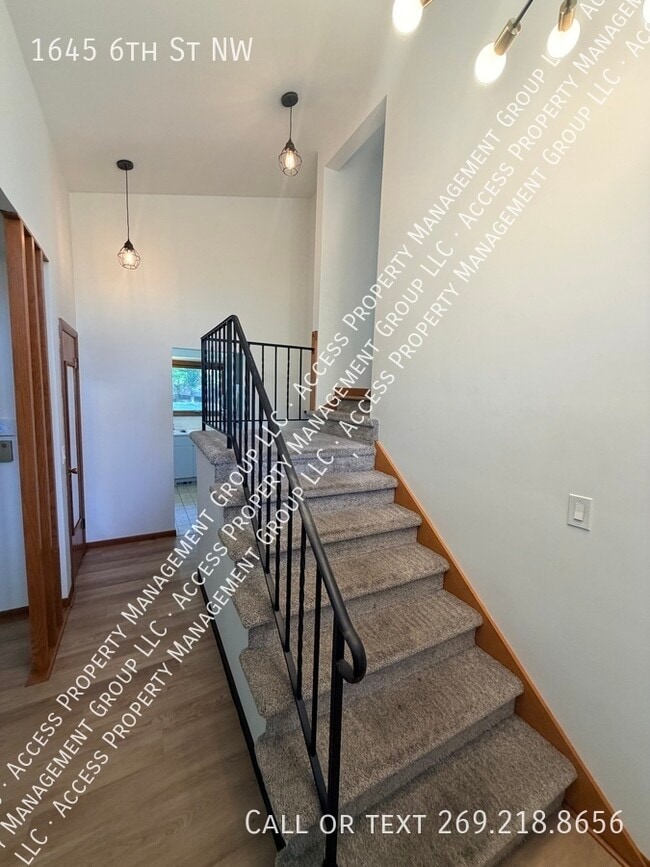 Photo - 1645 6th St NW