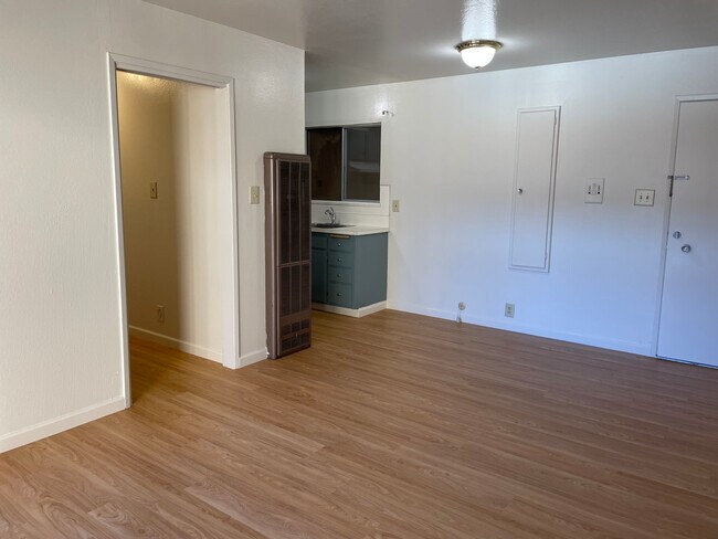 Photo - 2033 Haste St