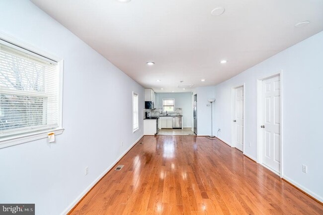 Photo - 609 49th Pl NE