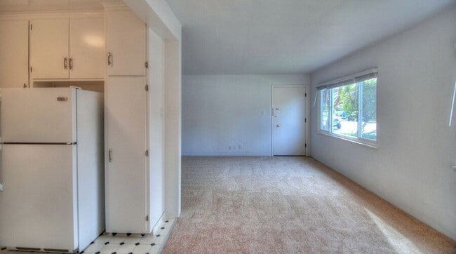 Photo - 1549 San Carlos Ave Unit 11