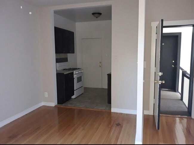 Photo - 1323 W Estes Ave Unit STUDIO