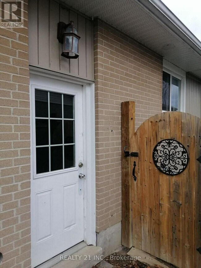 Photo - 817 Sanok Dr