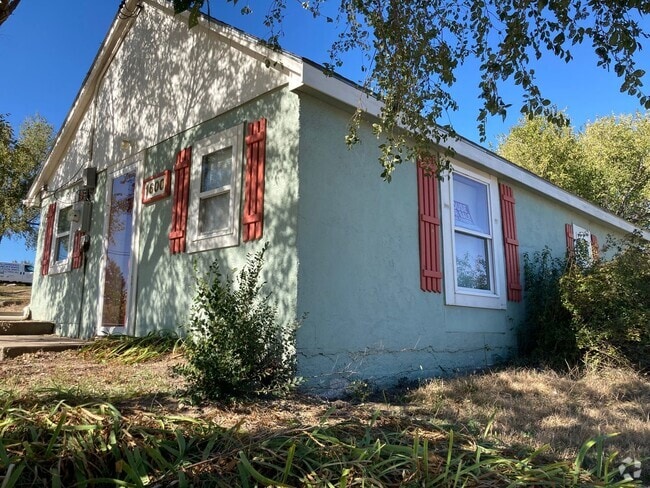 Building Photo - Studio Cottage Rental