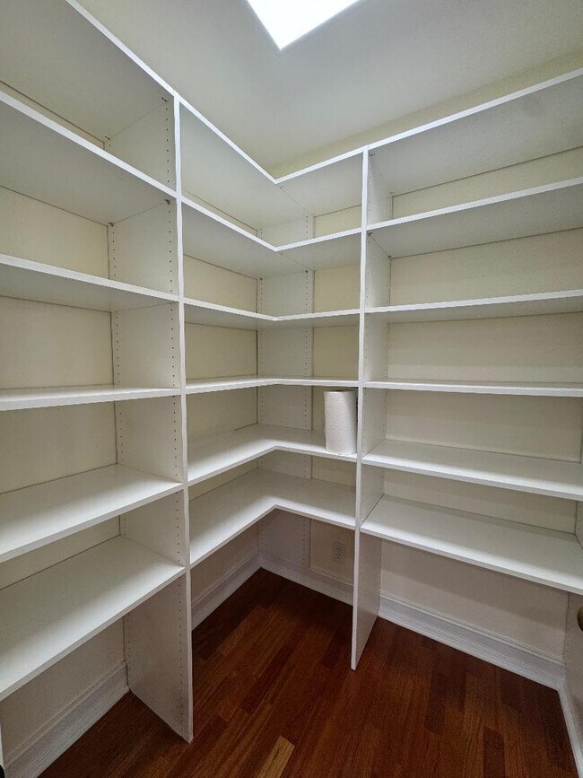 Photo - 304 W Mallory Cir