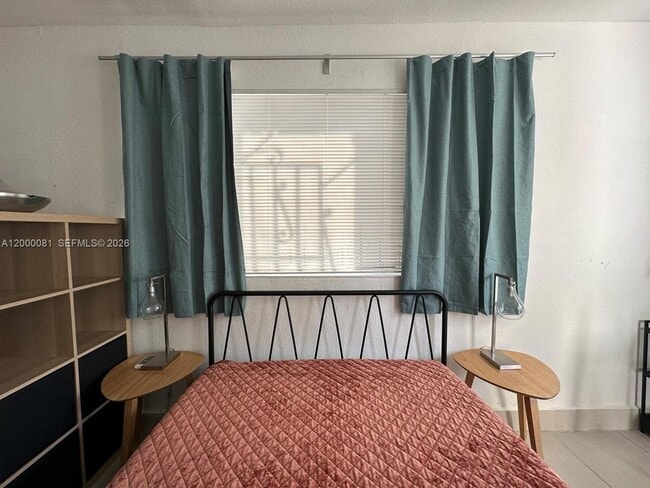 Photo - 1637 SW 16th St Unit B