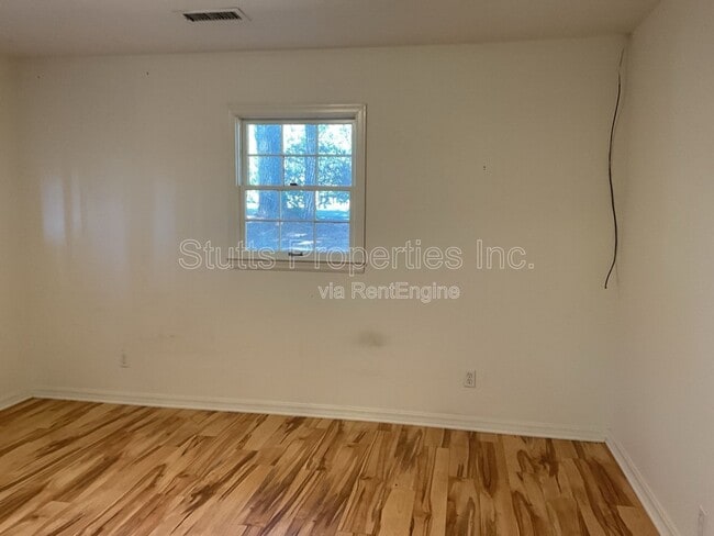 Photo - 2114 Crestline Dr