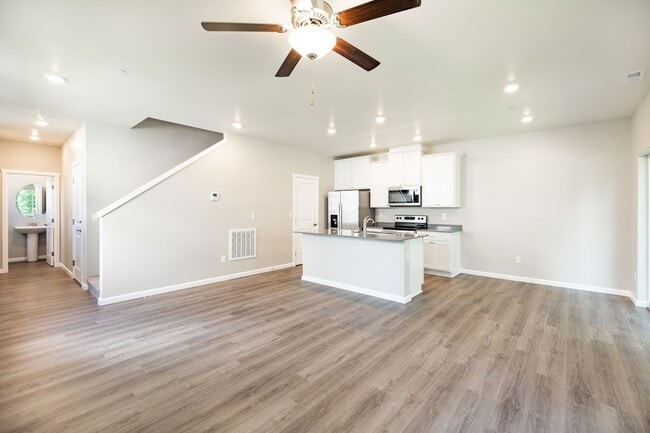 Photo - Newer 4 bdrm plus Flex Room Home In Town- 1 Months rent concession!