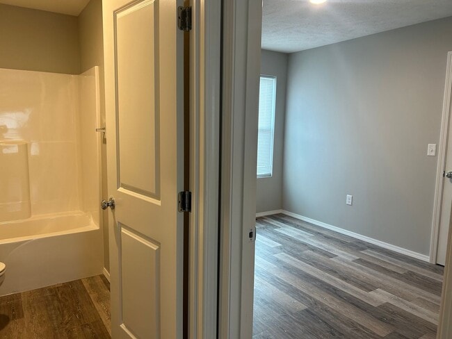 Photo - 3 bedroom home with fenced in back yard!