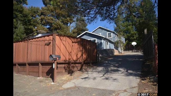 Building Photo - 2431 Monterey Ave Rental
