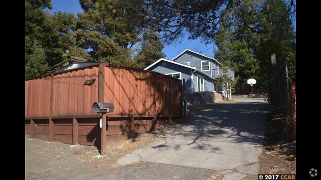 Building Photo - 2431 Monterey Ave Rental