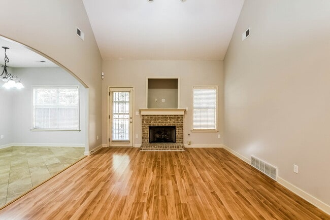 Photo - 1128 Casentino St