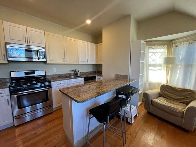 Photo - FG Rooms and Short Term Rentals Unit 244 Edwards  4-  Short term