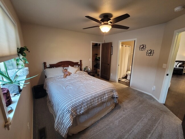 4041 S Homerun Ave