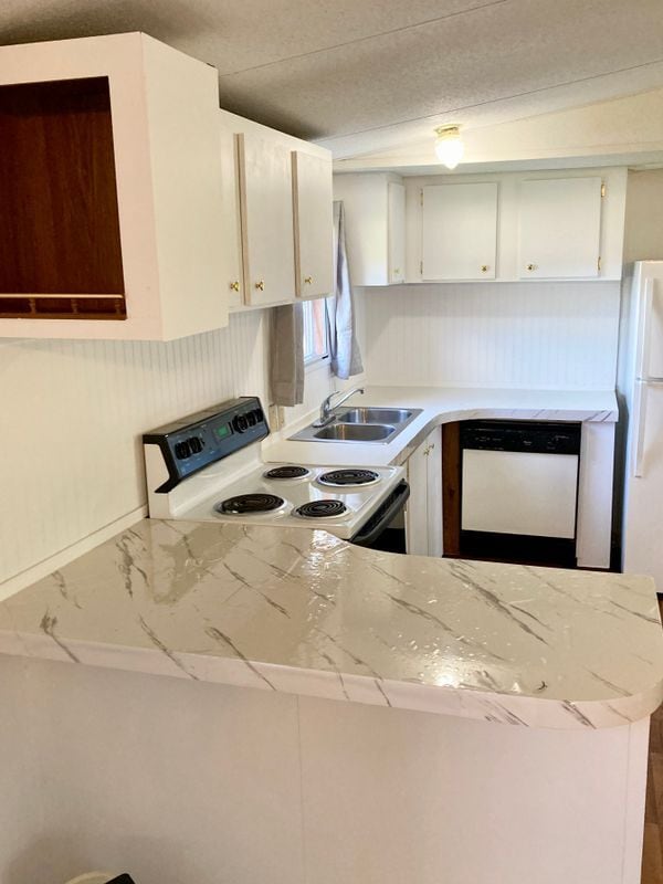 118 Stuart Cir SE