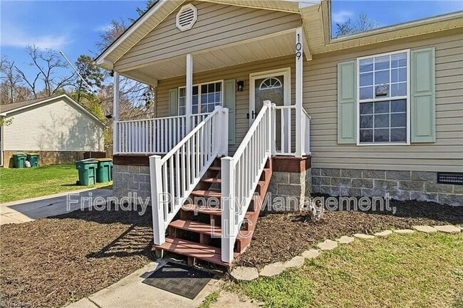 109 Lonesome Rd