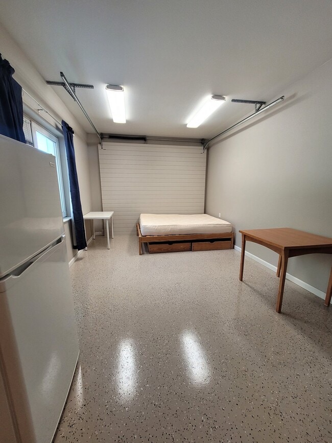 Photo - 3535 Shanly St