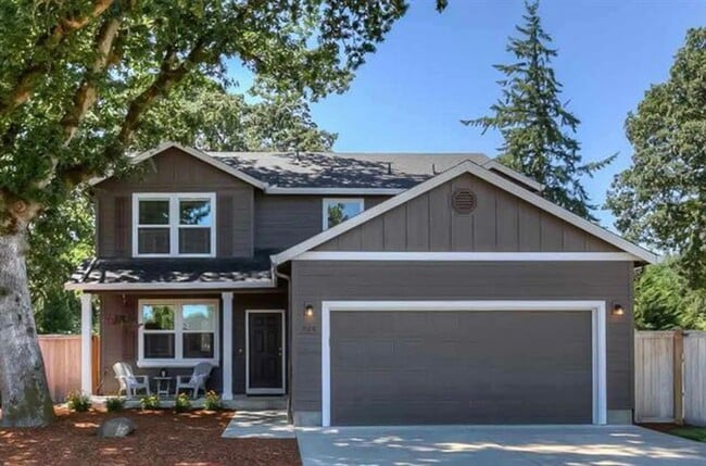 Photo - 926 NE Oakmont Loop House