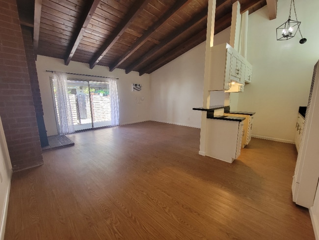 Building Photo - 7340 Ventura Canyon Ave Rental