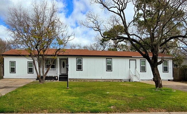Building Photo - 1132 18th Ave N Rental