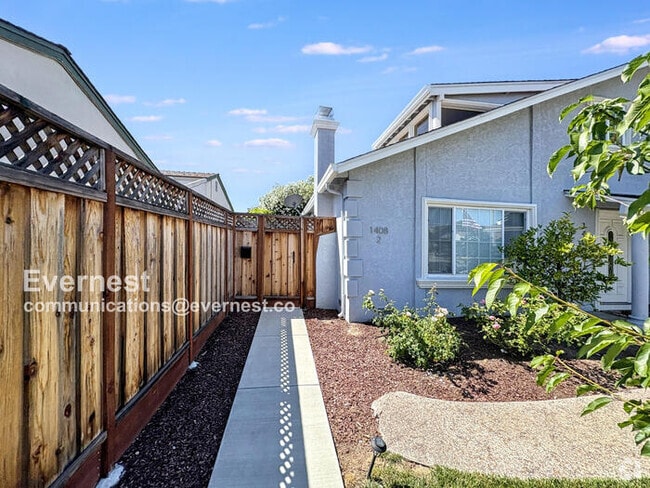 Building Photo - 1408 Sieta Ct Unit 2 Rental