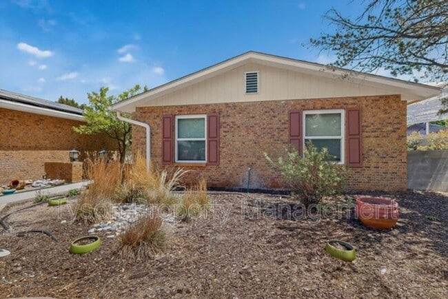 Photo - 8301 Cherry Hills Dr NE