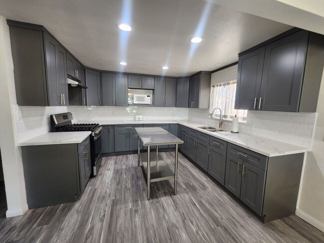 Move in Ready!! 3 Bedroom/2 bathroom - Move in Ready!! 3 Bedroom/2 bathroom Casa