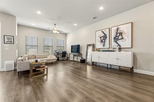 Photo - 4937 Barcelona Ave