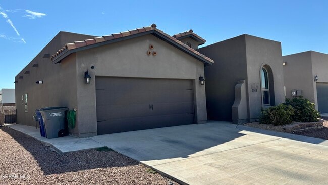 Photo - 2148 Honour Point Pl