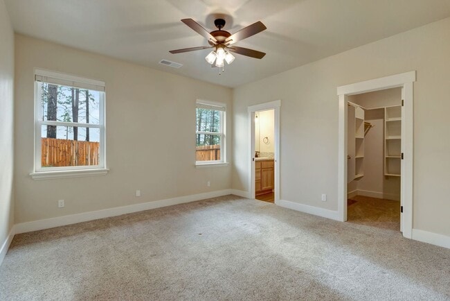 Photo - Beautiful 3 Bedroom Home Close to Billie Park in Paradise!