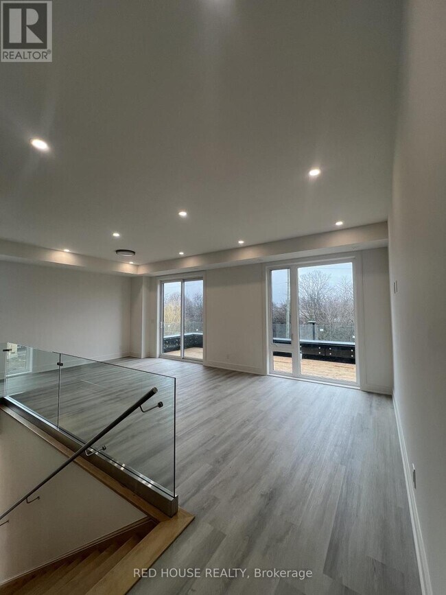 Photo - 176 Everett Cmn