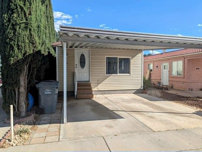 Photo - 4400 W State St