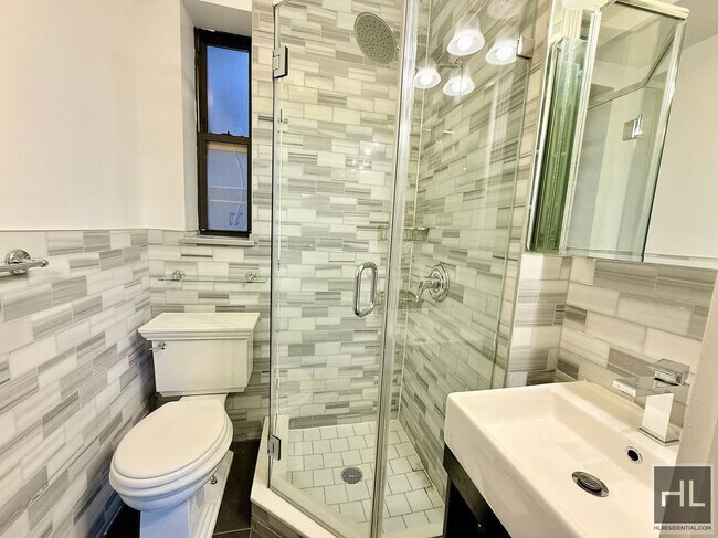 Photo - E 18TH ST. Unidad 2A