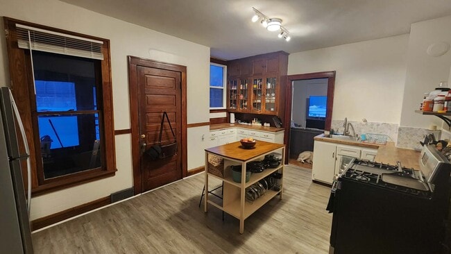 Photo - 912 4th St NE Unit 1