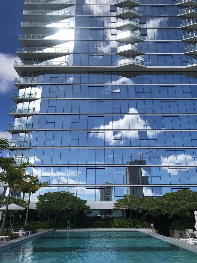 Photo - End Unit |  Luxury Condo | The Symphony | 2 Bed 2 Bath 2 Parking Unit 2110