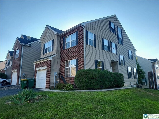 Building Photo - 5215 Spring Ridge Dr E Rental