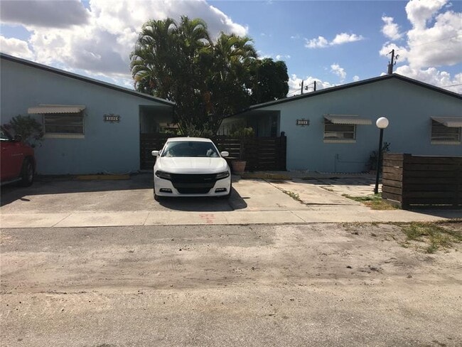 Building Photo - 2220 N 19th Ave Unit 8