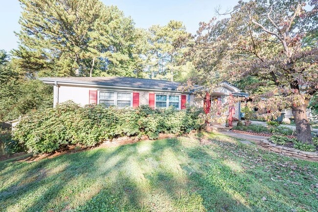 Front - 4001 Scarlett Ln