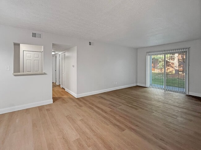 Building Photo - Evansville, Indiana*** 2 Bed 1 Bath $1079....